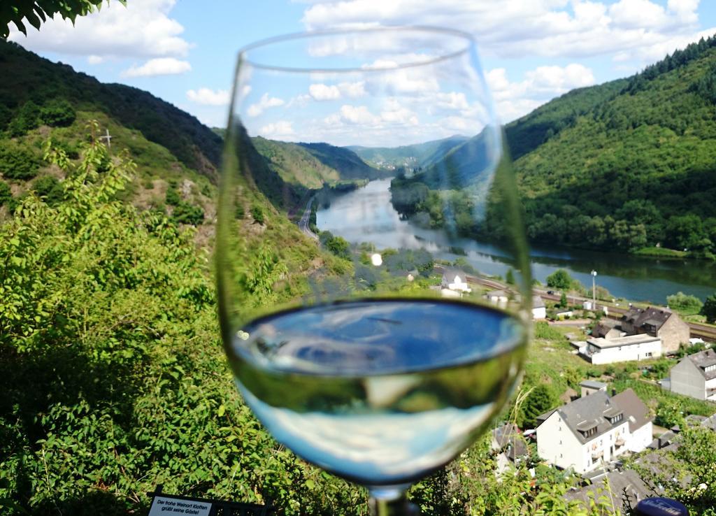 Weinhotel Hubertus Garni Klotten Exterior photo